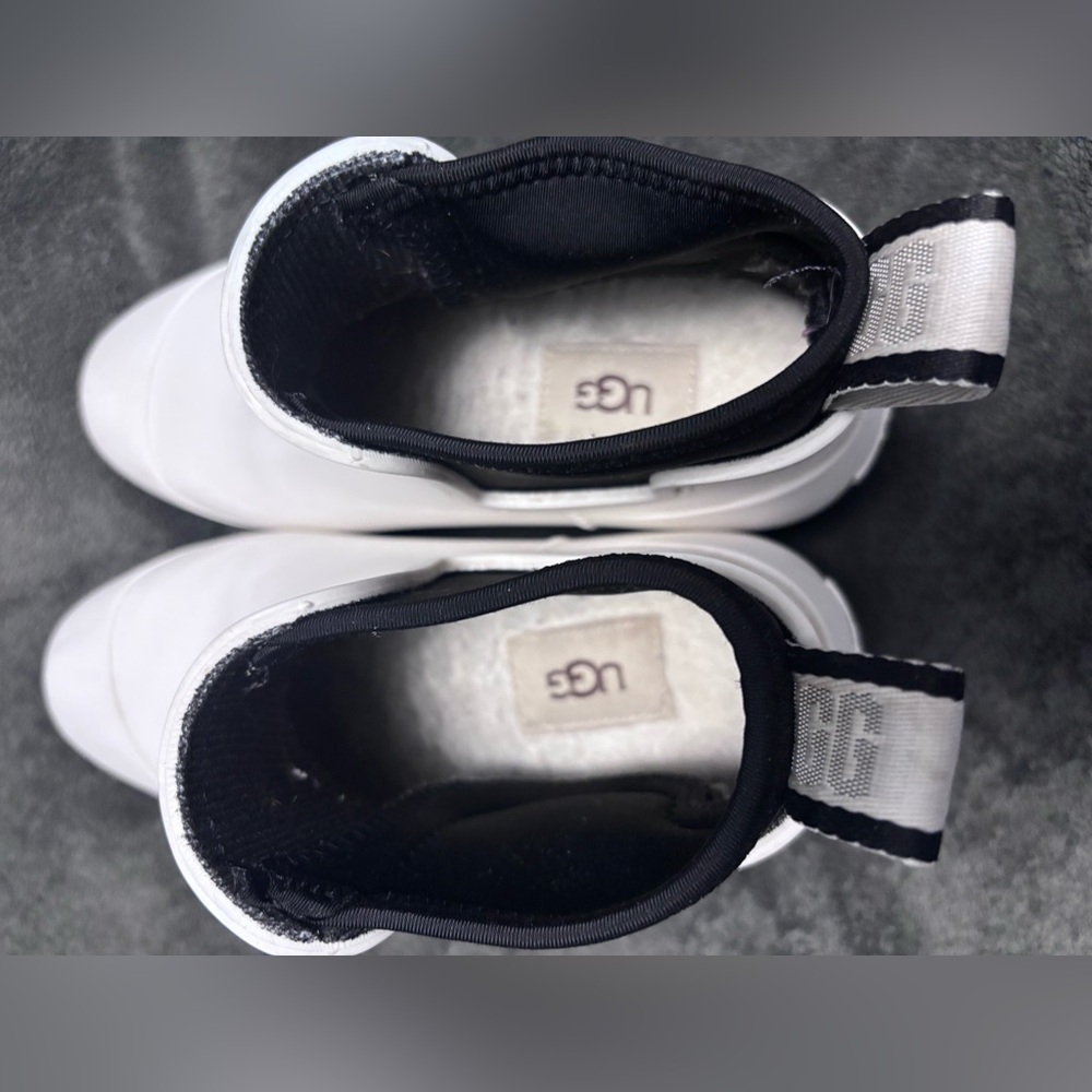 UGG White and Black Droplet Boots - Picture 3 of 7